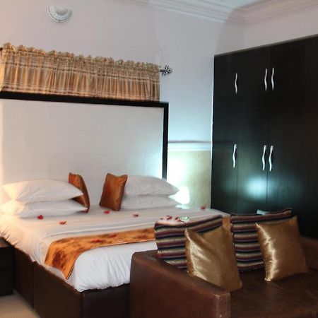 Vinchee Suites Lagos Extérieur photo