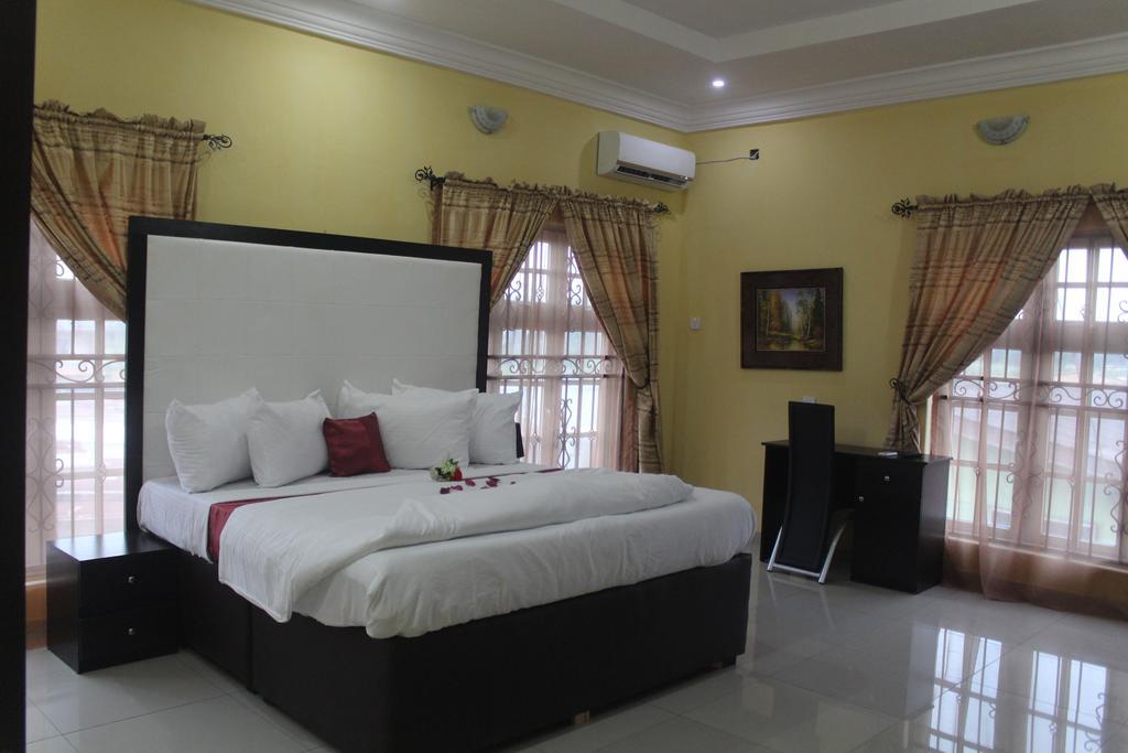 Vinchee Suites Lagos Extérieur photo