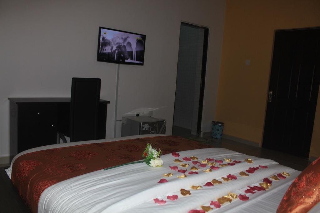 Vinchee Suites Lagos Extérieur photo