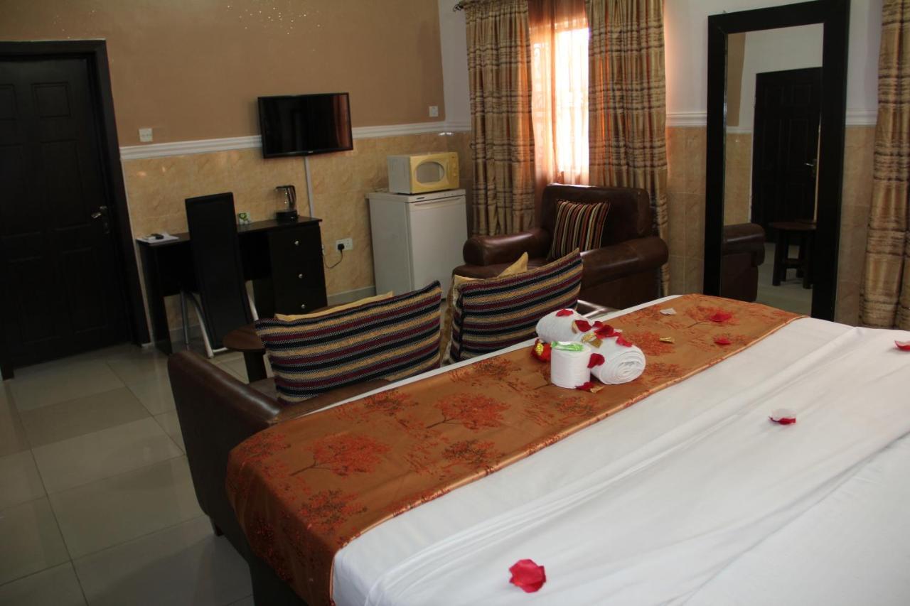 Vinchee Suites Lagos Extérieur photo