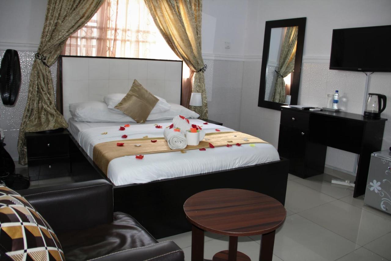 Vinchee Suites Lagos Extérieur photo