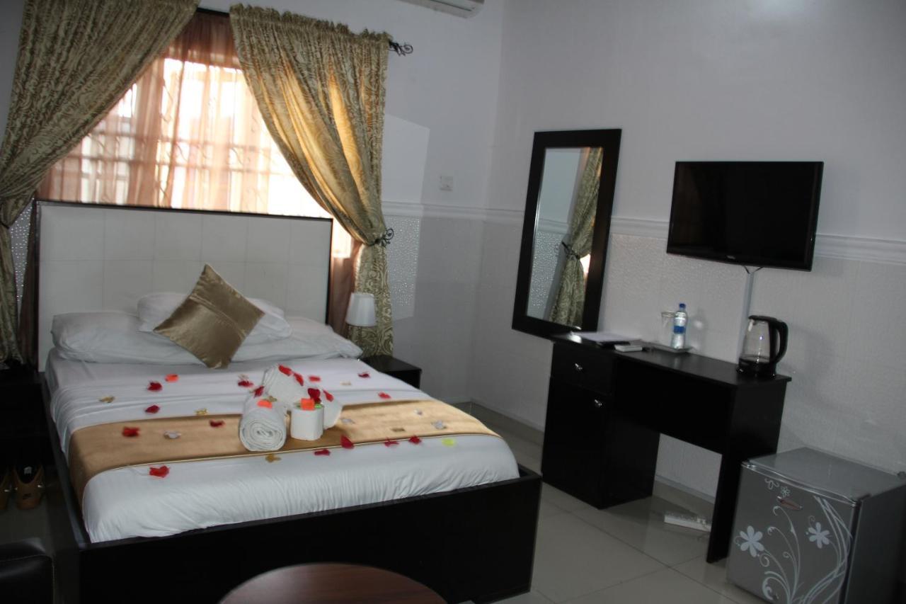 Vinchee Suites Lagos Extérieur photo