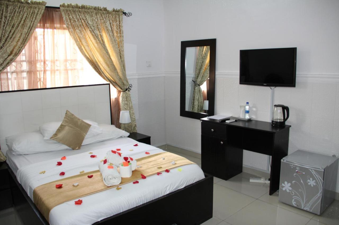 Vinchee Suites Lagos Extérieur photo